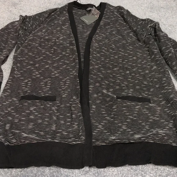 Women’s sweater size 2X black/white black ribbed cuffs & hem NWT - Picture 2 of 6